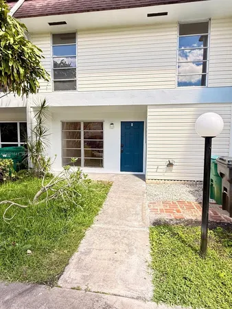 $3,200 | 3301 Raleigh Street, Unit 4D, Hollywood, FL 33021