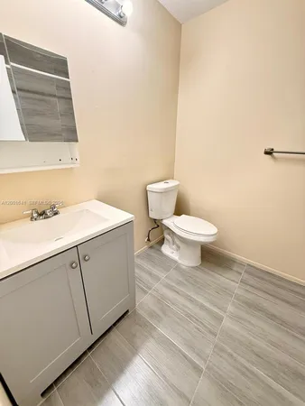 $3,200 | 3301 Raleigh Street, Unit 4D, Hollywood, FL 33021