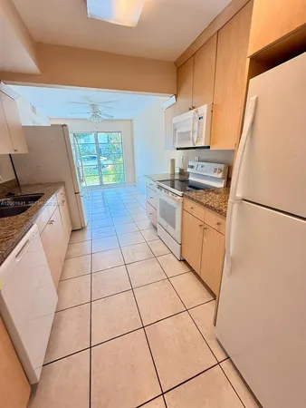 $3,200 | 3301 Raleigh Street, Unit 4D, Hollywood, FL 33021