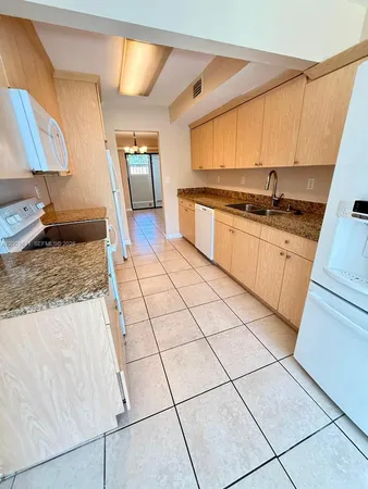 $3,200 | 3301 Raleigh Street, Unit 4D, Hollywood, FL 33021