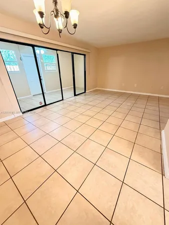 $3,200 | 3301 Raleigh Street, Unit 4D, Hollywood, FL 33021