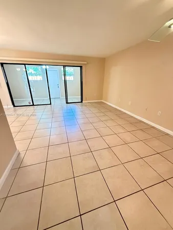 $3,200 | 3301 Raleigh Street, Unit 4D, Hollywood, FL 33021