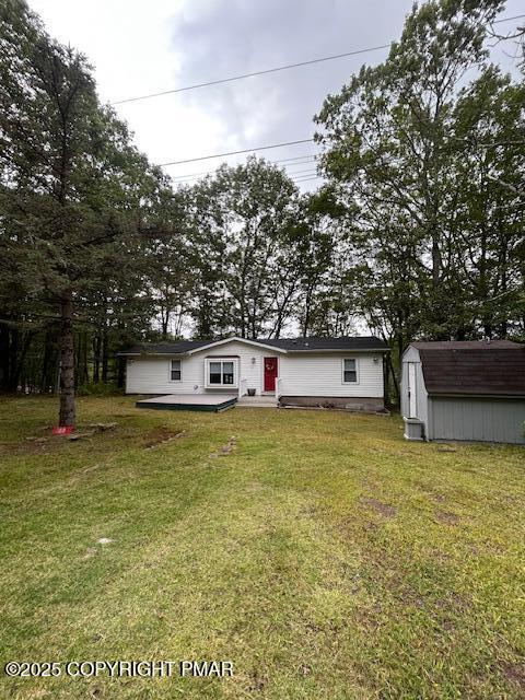 a view of a house with a yard