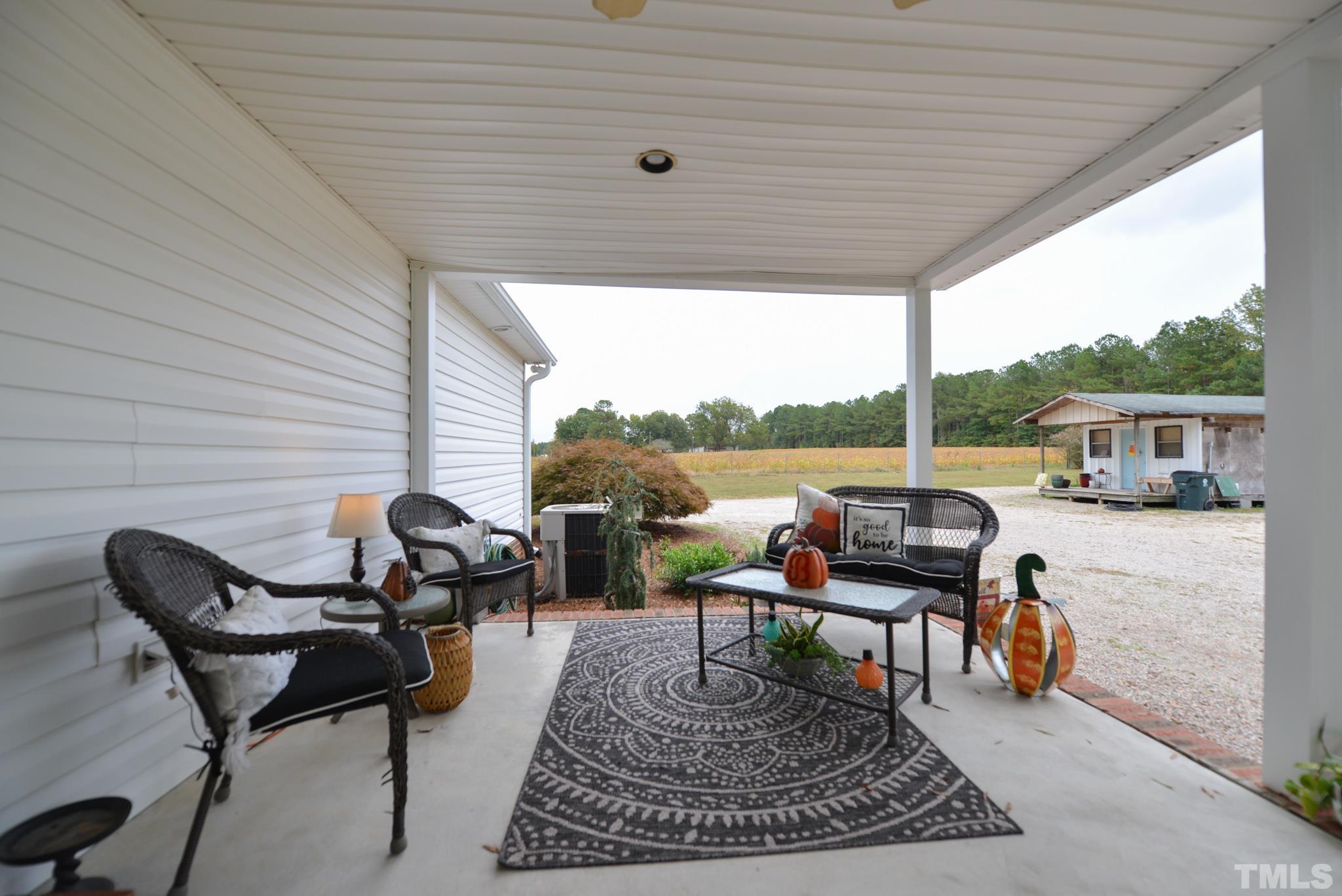 7175 Driver Road Zebulon, NC 27597 - Photo 23 of 30 a living room with furniture