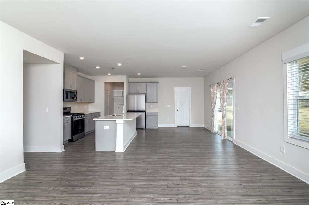 325 Roderick Lane Greenville, SC 29605 - Photo 10 of 37 Gallery Image 10