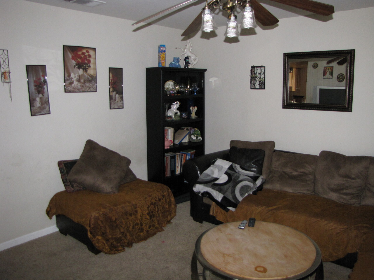 1170 Beltline Road Redding, CA 96003 - Photo 3 of 11 Livingroom