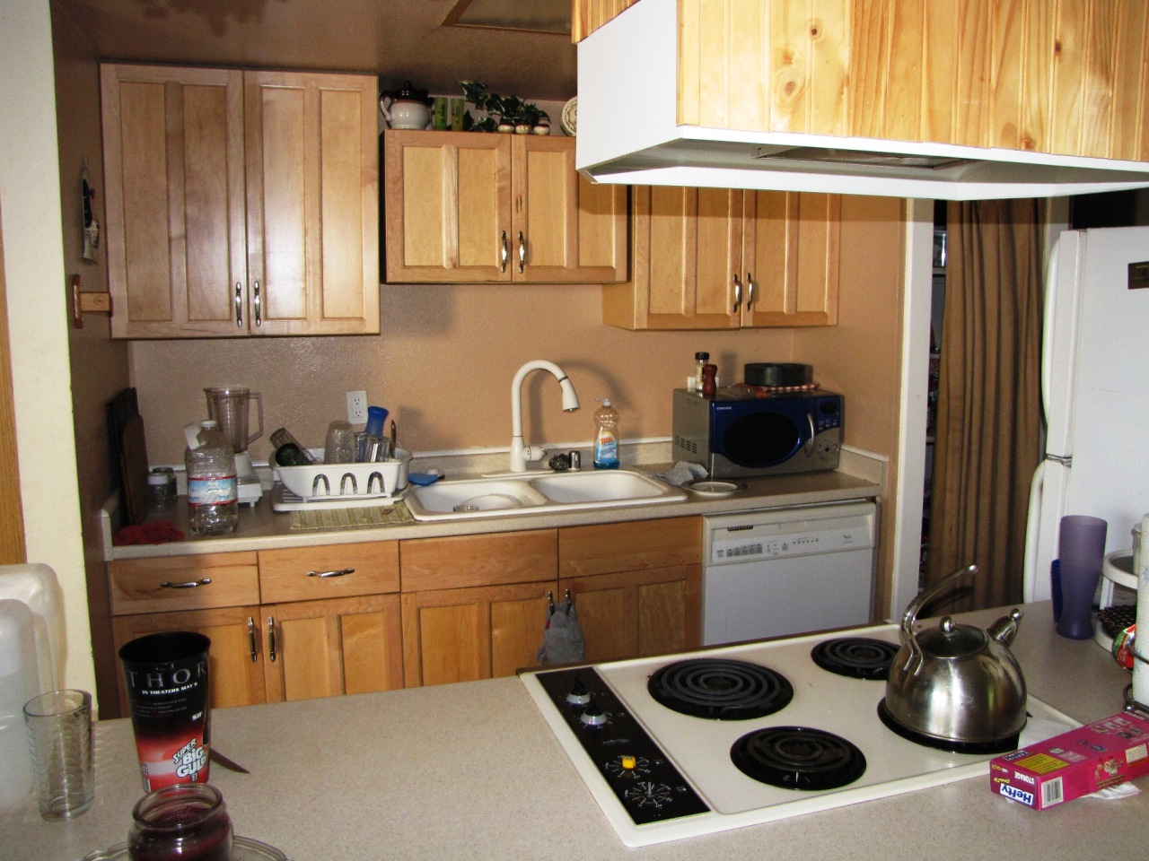 1170 Beltline Road Redding, CA 96003 - Photo 6 of 11 solid countertops