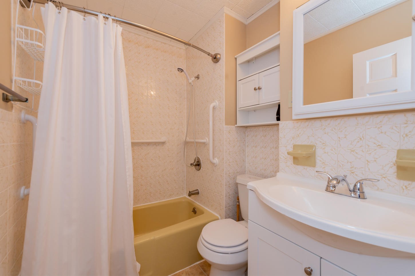122 Euclid Circle Oak Ridge, TN 37830 - Photo 11 of 20 a bathroom with a sink toilet and shower