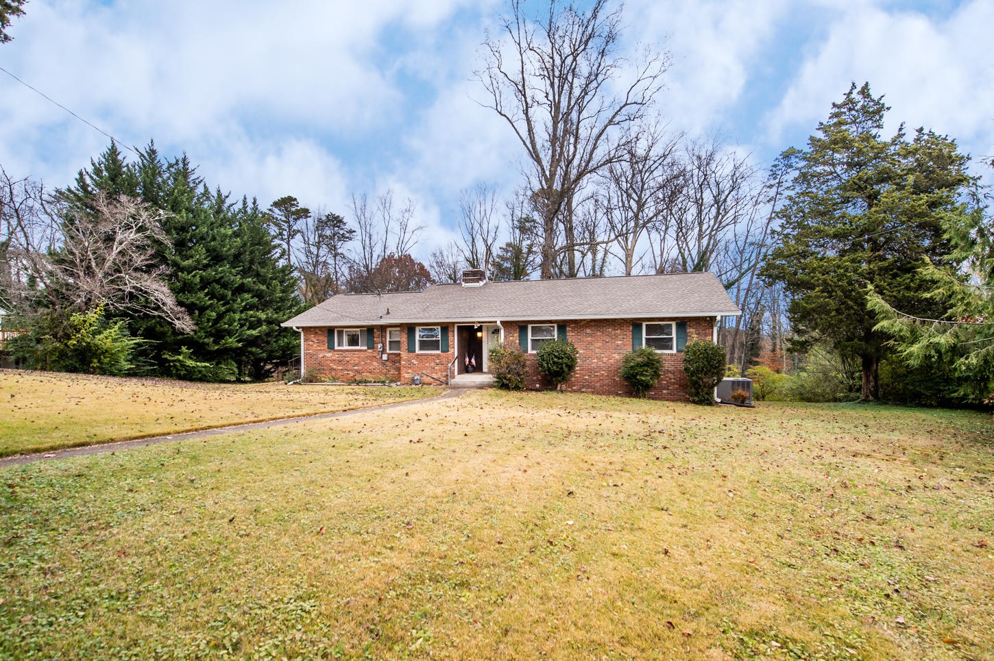 122 Euclid Circle Oak Ridge, TN 37830 - Photo 19 of 20 a front view of a house with a yard