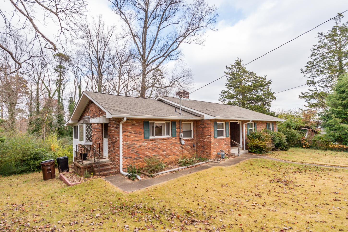 122 Euclid Circle Oak Ridge, TN 37830 - Photo 20 of 20 front view of a house with a yard