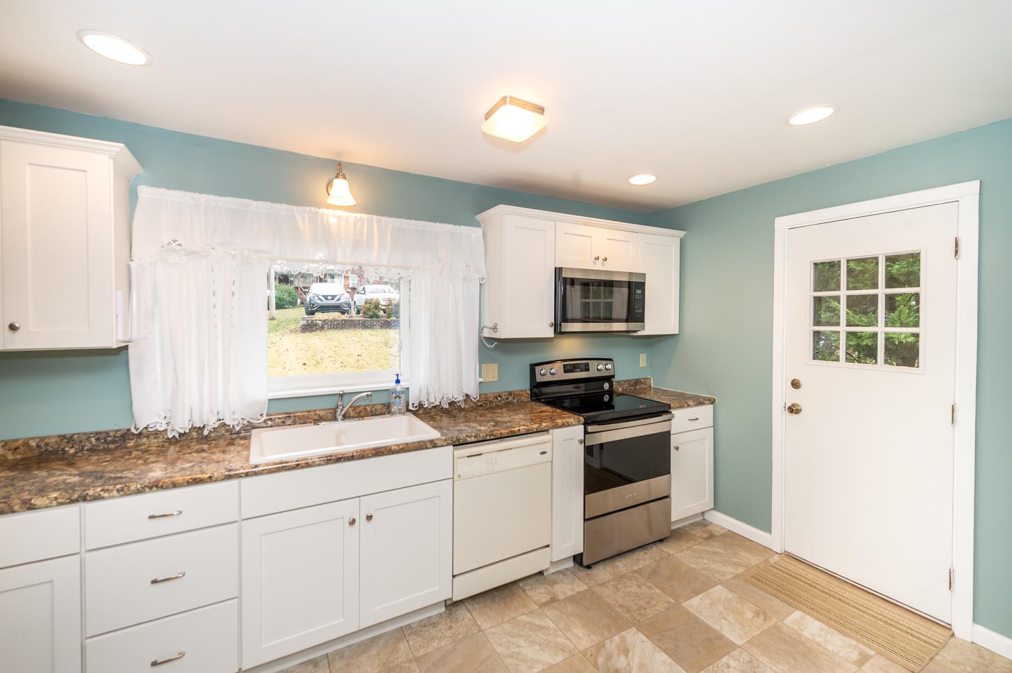 122 Euclid Circle Oak Ridge, TN 37830 - Photo 2 of 20 a kitchen with granite countertop white cabinets and white appliances