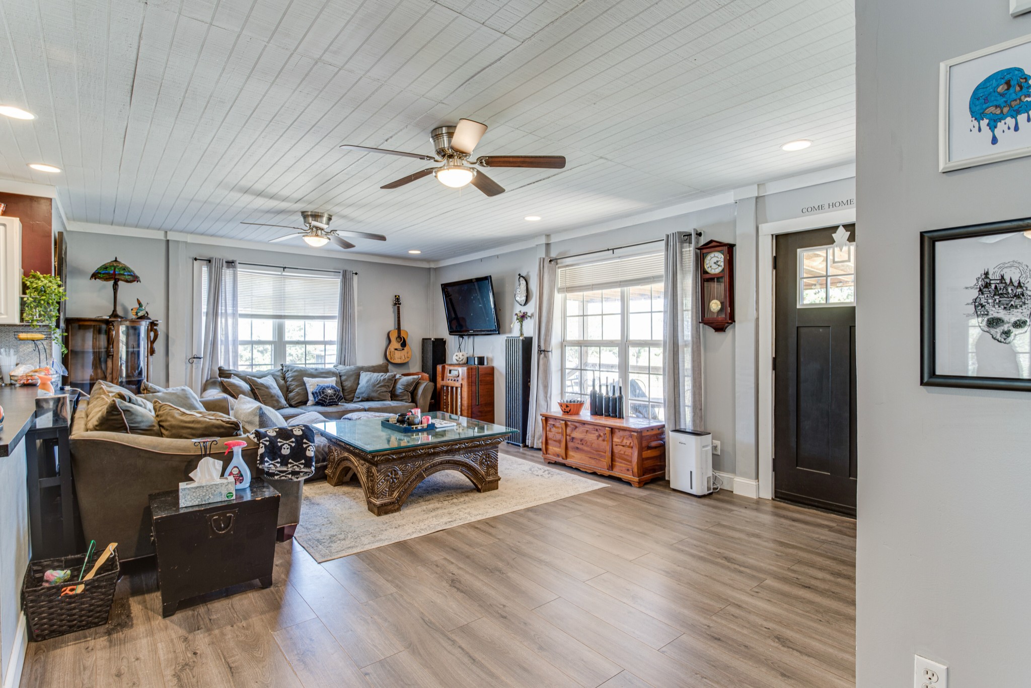 1394 Harpo Road Manchester, TN 37355 - Photo 8 of 32 a living room with furniture and wooden floor