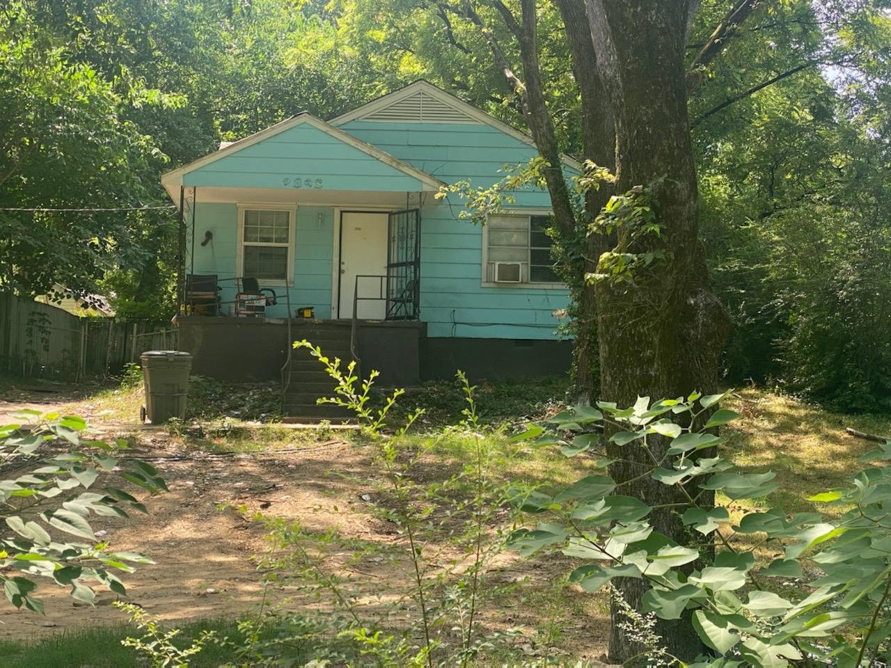 2392 West Hollyford Road Memphis, TN 38114 - Photo 2 of 2 a backyard of a house with table and chairs