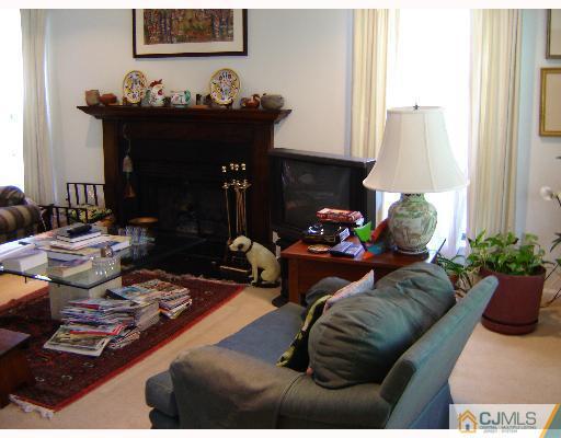 901 Maplecrest Road Edison, NJ 08820 - Photo 4 of 7