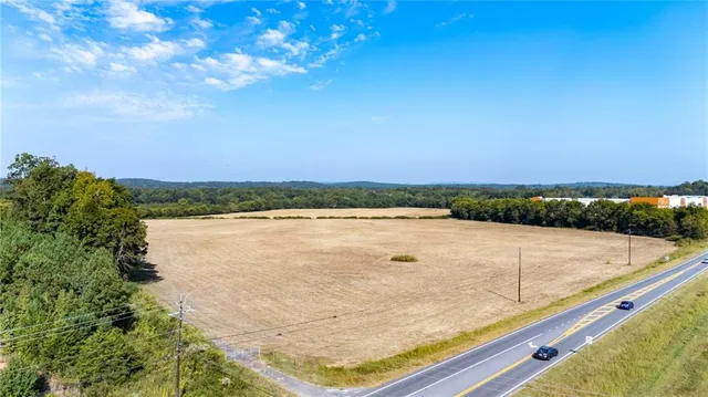a view of a tennis court