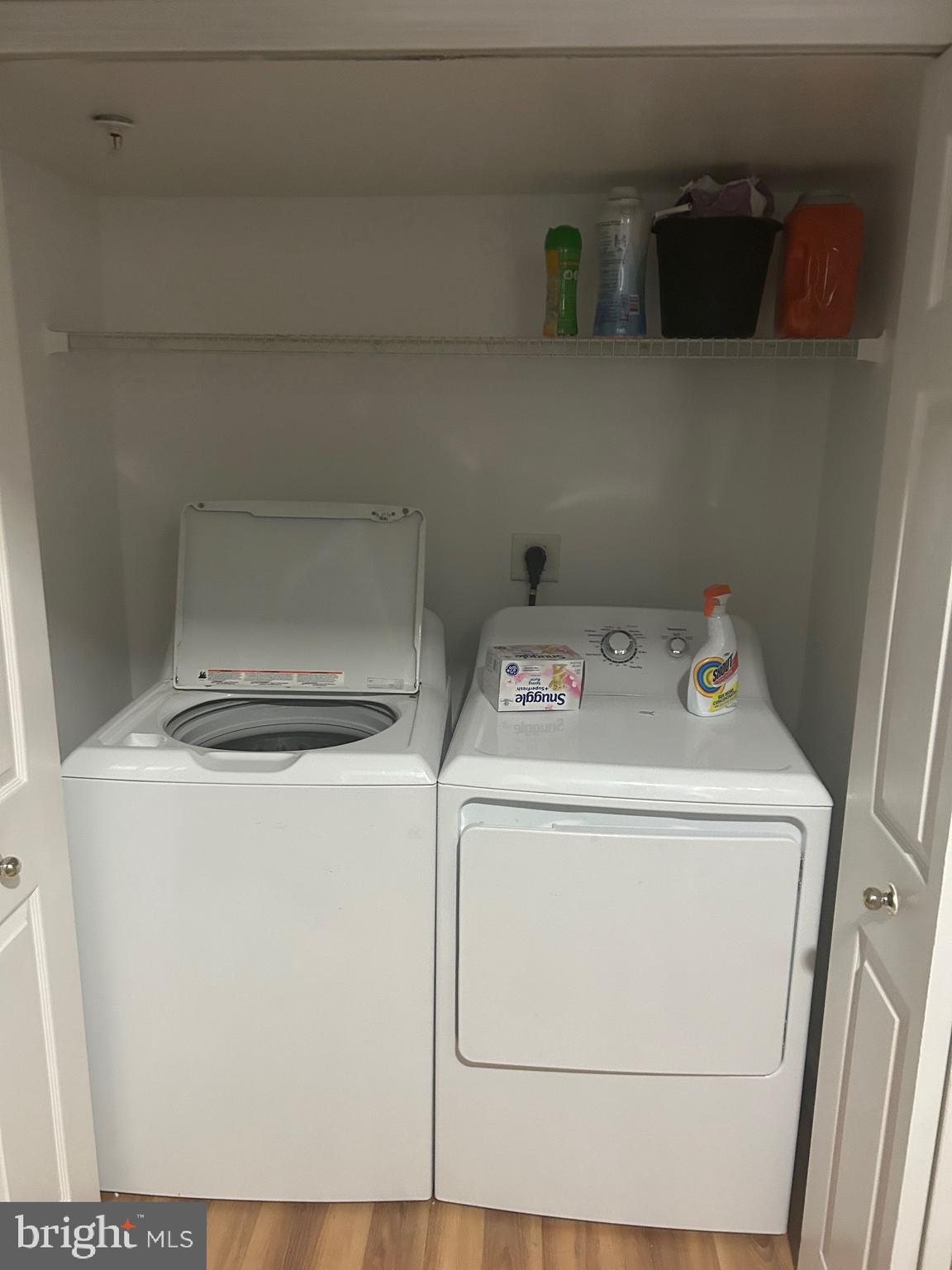 10109 Tulip Tree Drive Bowie, MD 20721 - Photo 3 of 8 a utility room with dryer and washer