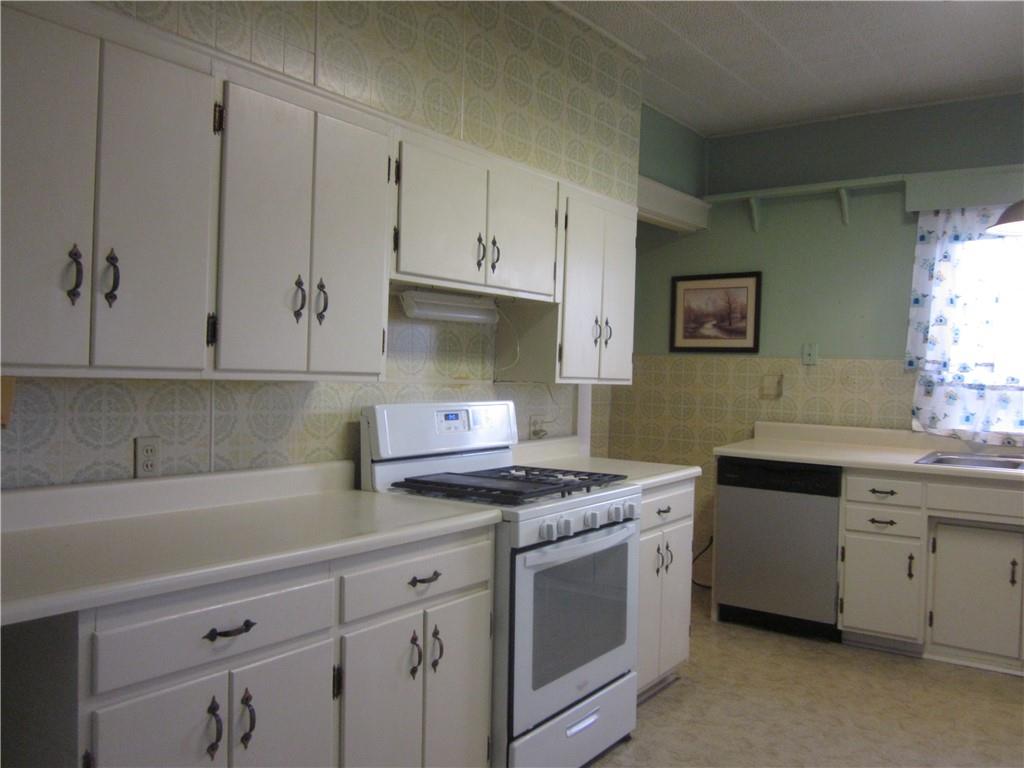 1728 Maple Street Columbus, IN 47201 - Photo 10 of 28 Gallery Image 10