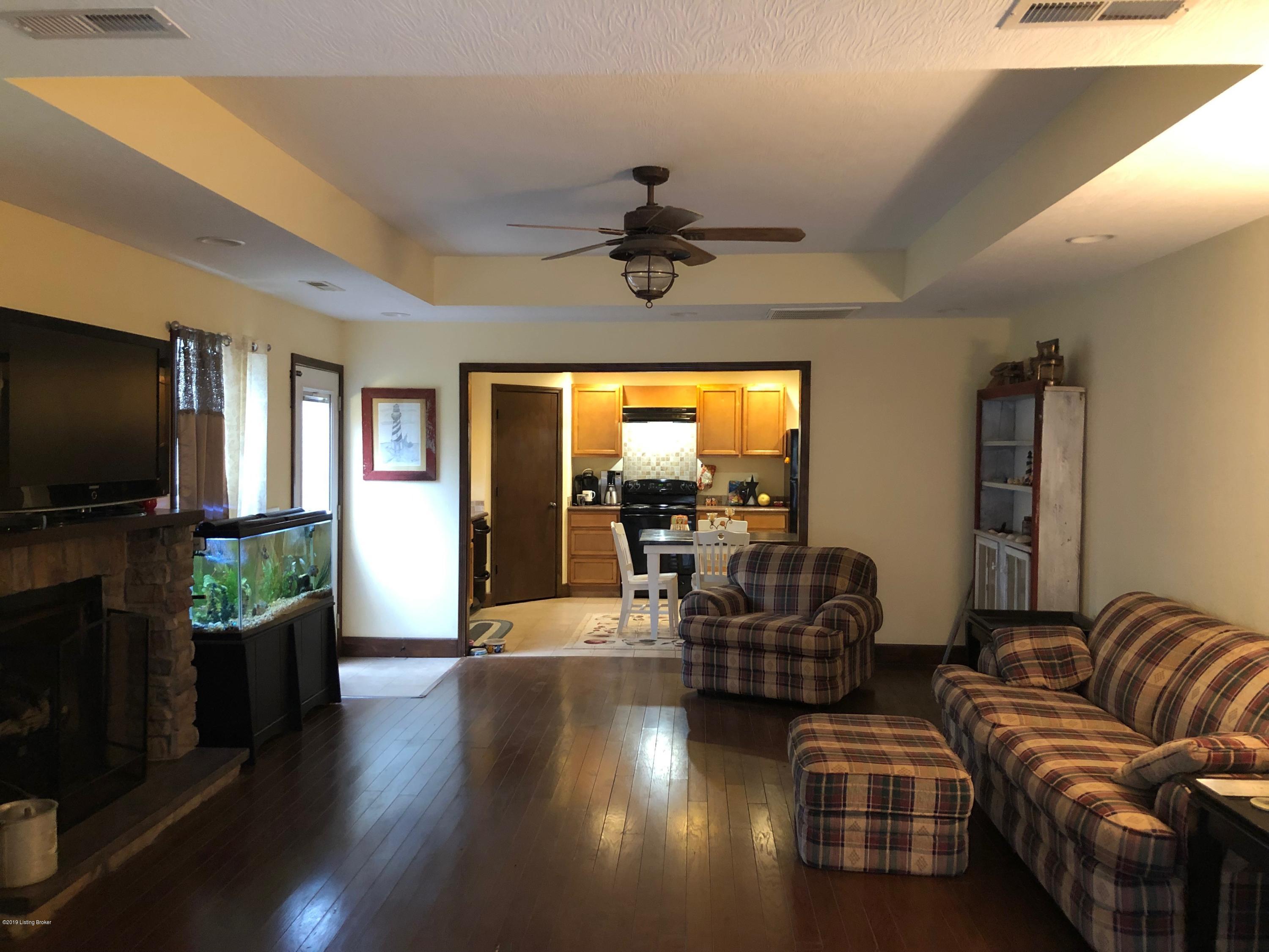 1469 Dog Creek Road Caneyville, KY 42721 - Photo 15 of 51 Living Rm