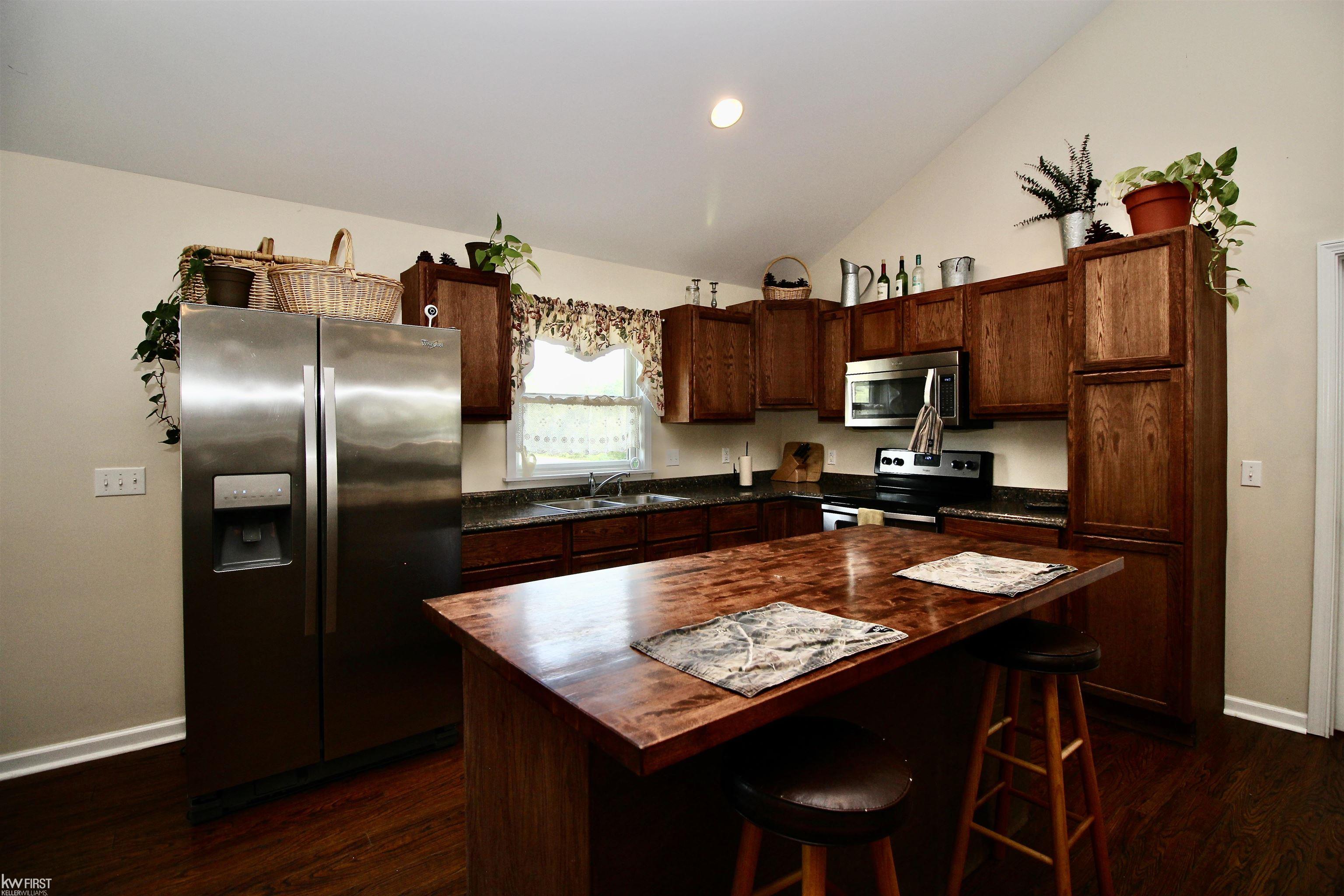 10508 West Frances Road Montrose, MI 48457 - Photo 8 of 36 50090139-7.JPG