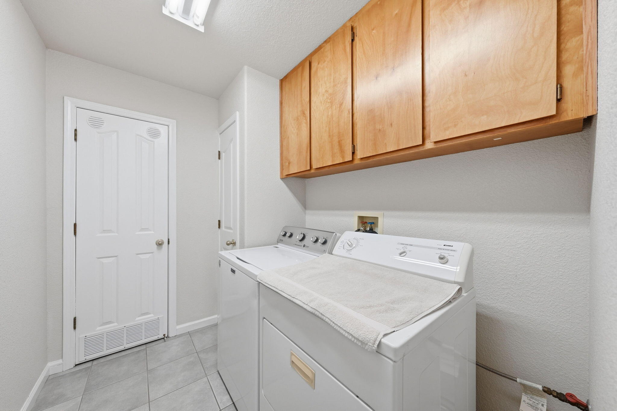 6834 Irving Road Redding, CA 96001 - Photo 15 of 26 Indoor laundry