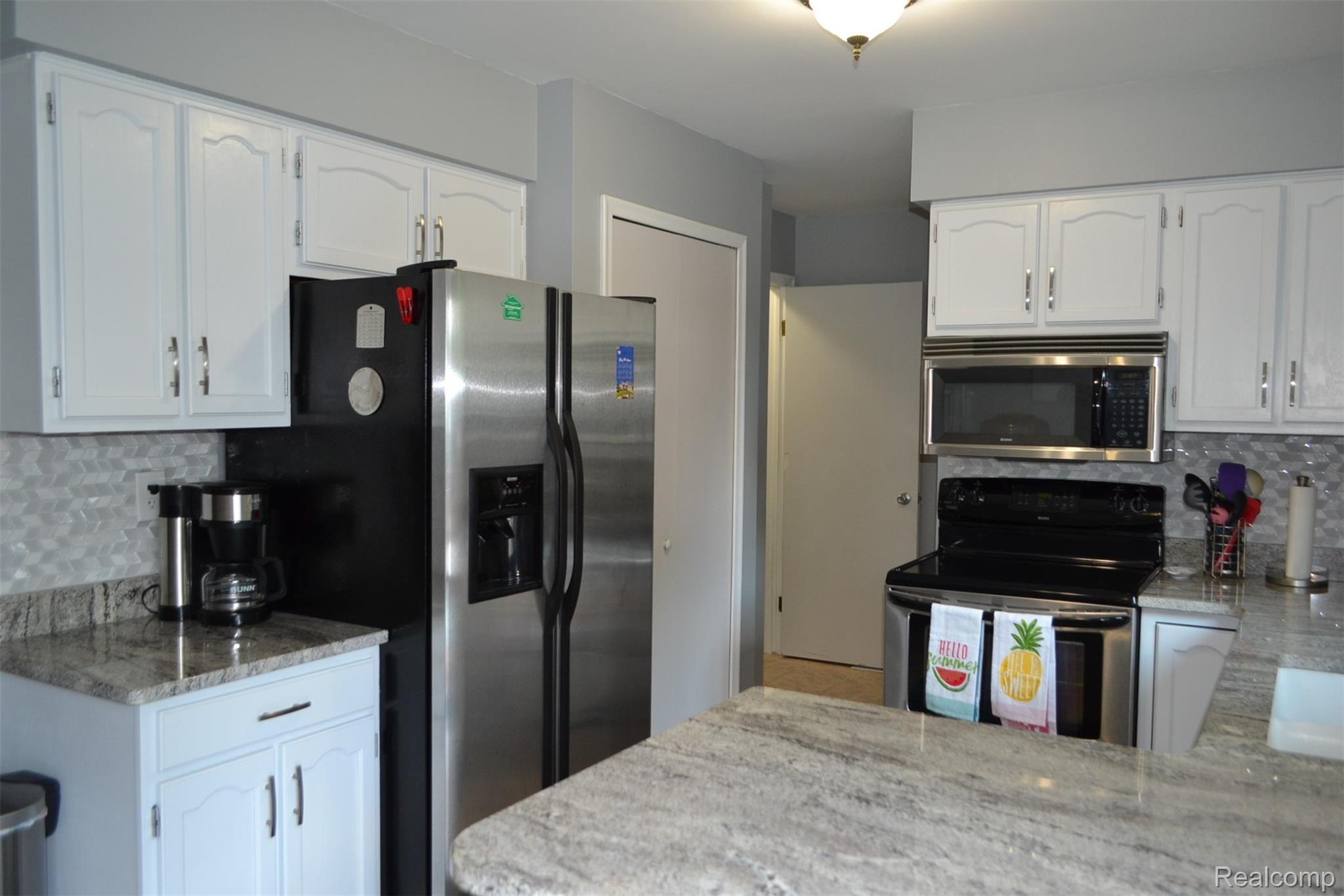 13231 Torrey Road Fenton, MI 48430 - Photo 7 of 64 DSC_0400.JPG