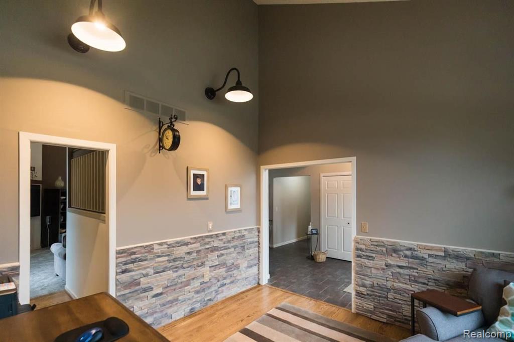 37291 Chesapeake Road Farmington Hills, MI 48335 - Photo 8 of 45