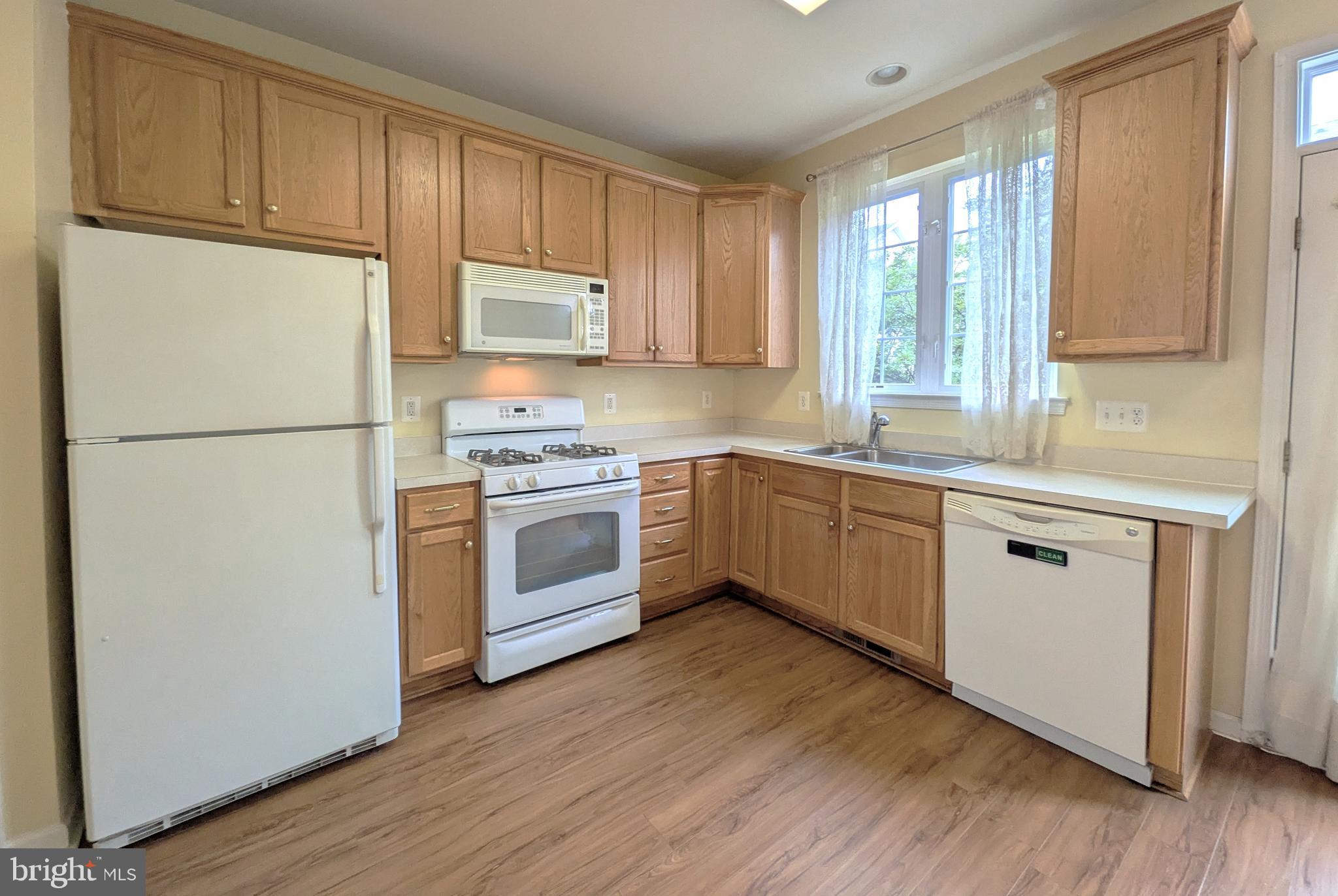 25015 Riding Center Drive Chantilly, VA 20152 - Photo 17 of 40 Kitchen