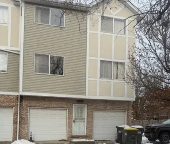 $2,700 | 7018 100th Street, Chicago Ridge, IL 60415