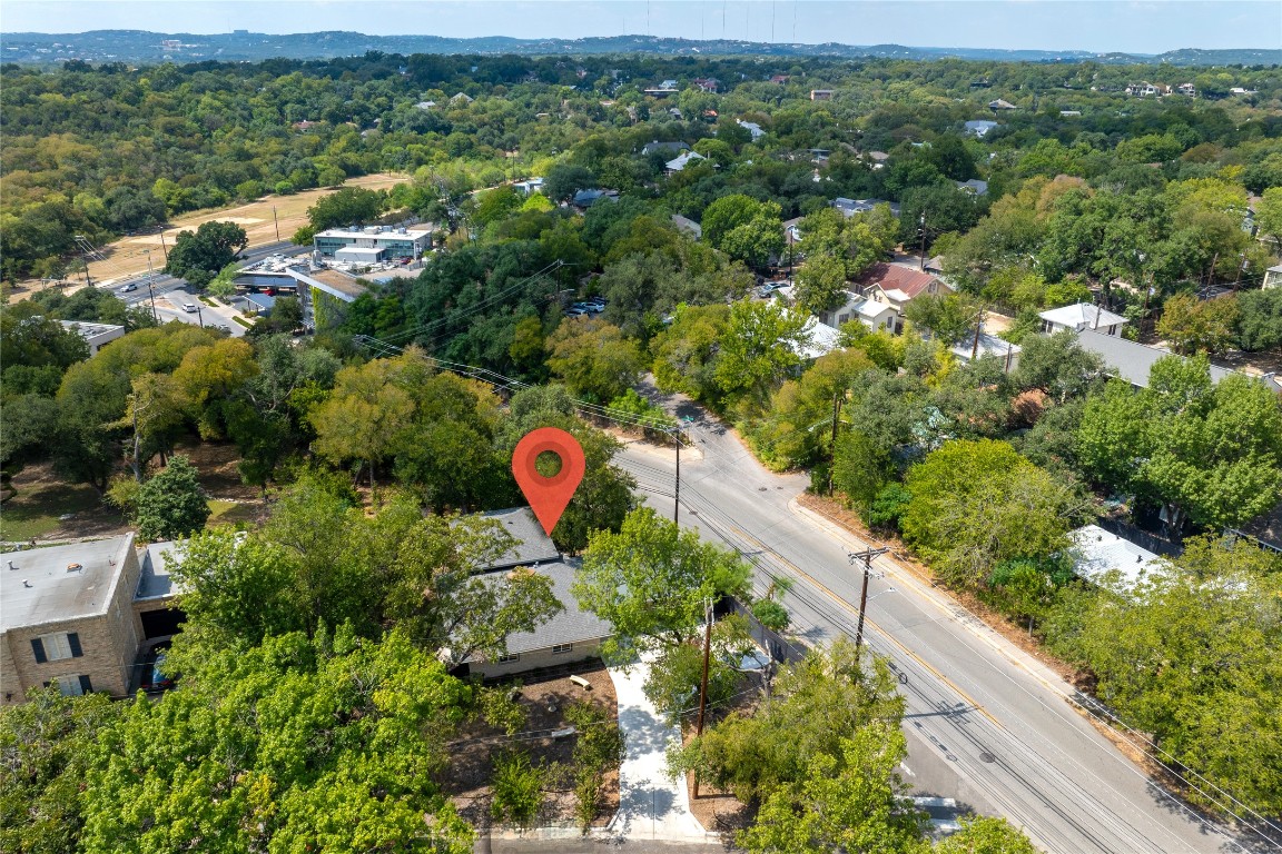 1818 Vance Circle Austin, TX 78701 - Photo 38 of 40 a view of a city with lush green forest