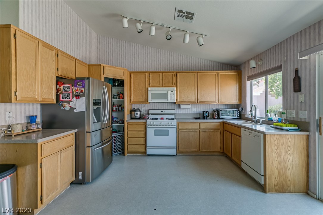 678 Skyline Road Henderson, NV 89002 - Photo 7 of 19 Gallery Image 7