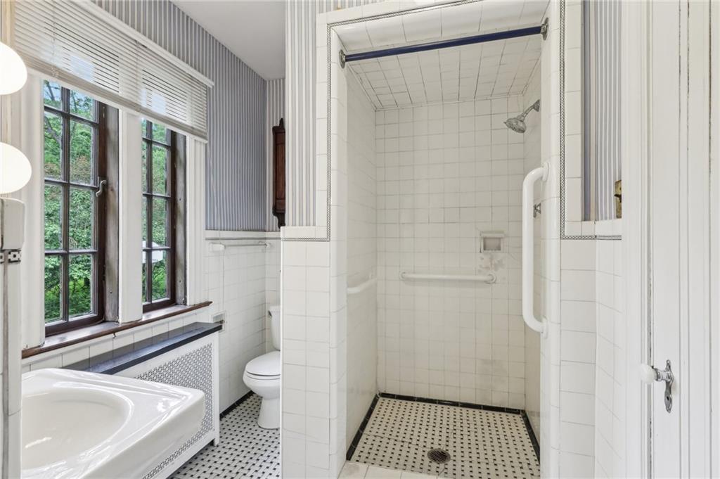 634 West Waldheim Road Pittsburgh, PA 15215 - Photo 33 of 50 a bathroom with a tub and a shower
