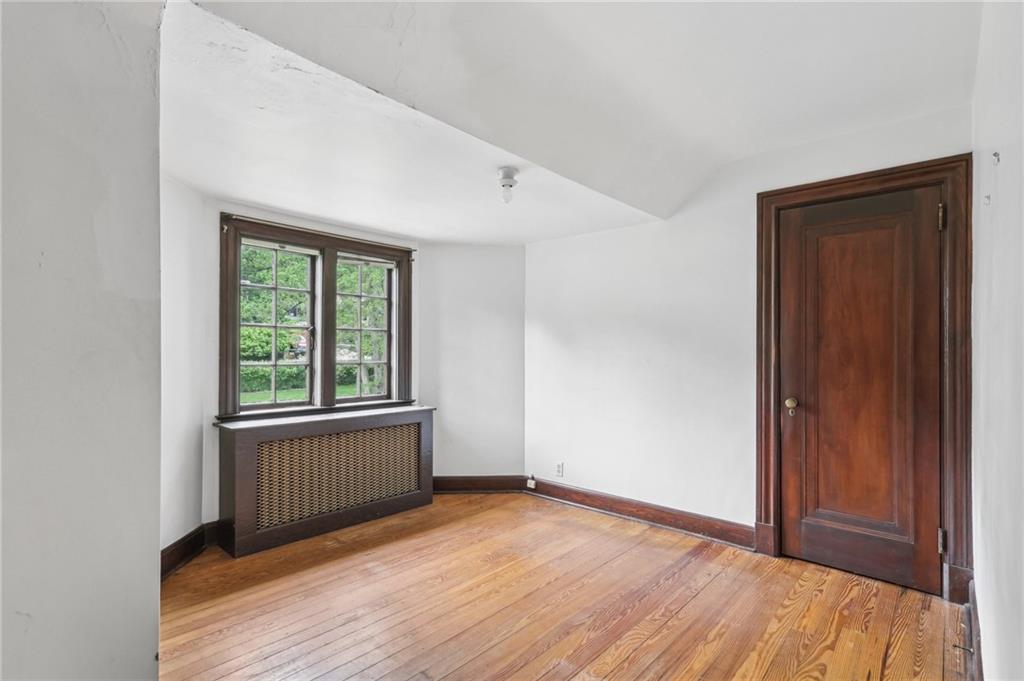 634 West Waldheim Road Pittsburgh, PA 15215 - Photo 36 of 50 an empty room with wooden floor and windows