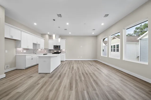 $2,199 | 9 Wellford Street, Unit F, Houston, TX 77022