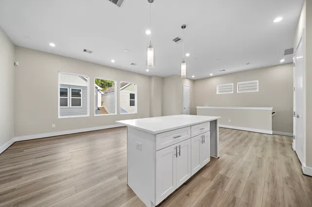 $2,199 | 9 Wellford Street, Unit F, Houston, TX 77022