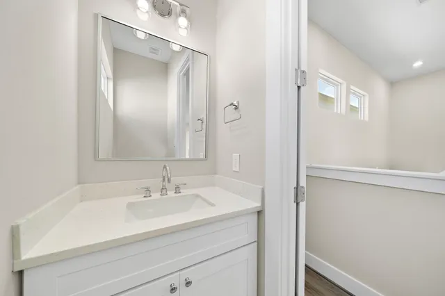 $2,199 | 9 Wellford Street, Unit F, Houston, TX 77022