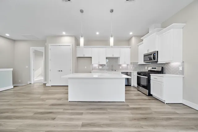 $2,199 | 9 Wellford Street, Unit F, Houston, TX 77022