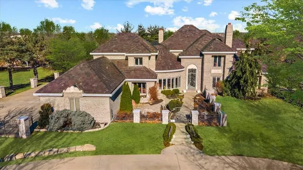 $2,400,000 | 9800 North Revere Avenue, Kansas City, MO 64154