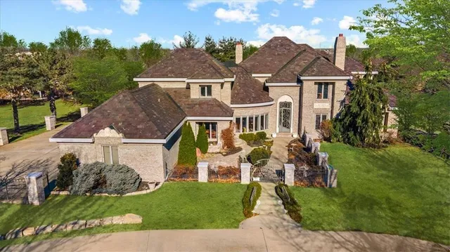 $2,400,000 | 9800 North Revere Avenue, Kansas City, MO 64154