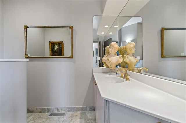 $2,400,000 | 9800 North Revere Avenue, Kansas City, MO 64154