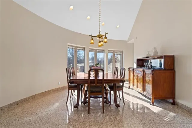 $2,400,000 | 9800 North Revere Avenue, Kansas City, MO 64154