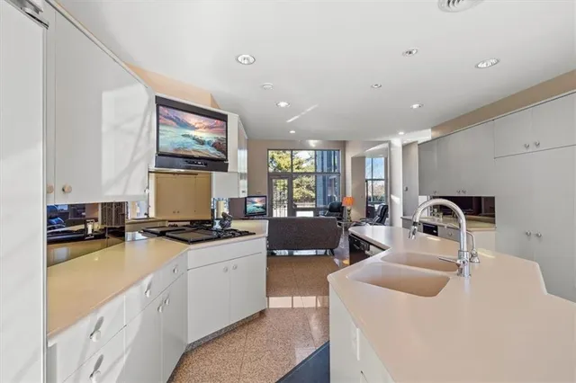 $2,400,000 | 9800 North Revere Avenue, Kansas City, MO 64154