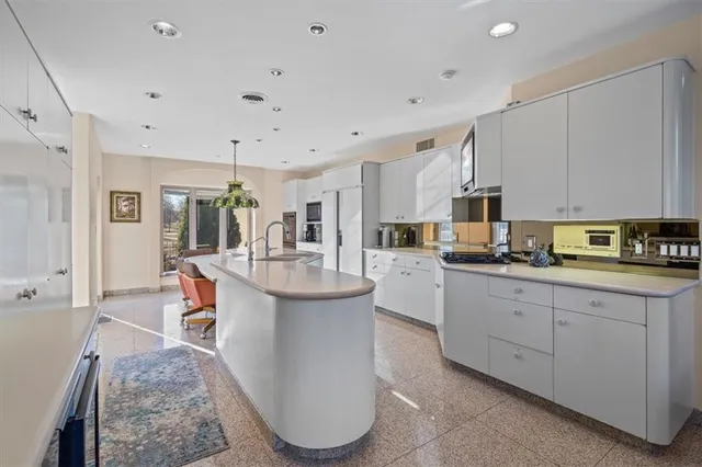 $2,400,000 | 9800 North Revere Avenue, Kansas City, MO 64154