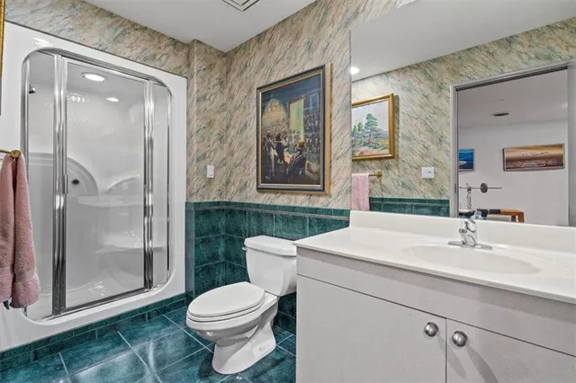 $2,400,000 | 9800 North Revere Avenue, Kansas City, MO 64154