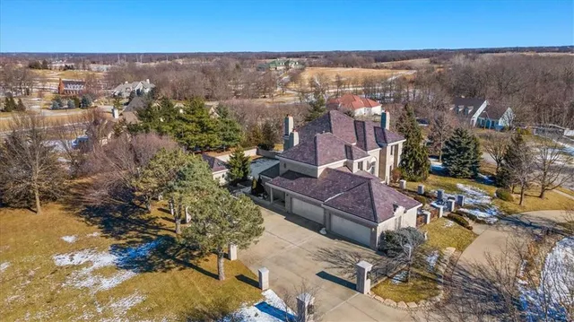 $2,400,000 | 9800 North Revere Avenue, Kansas City, MO 64154