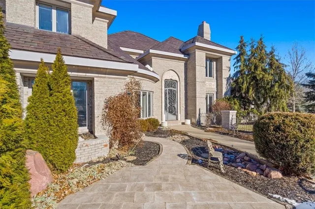 $2,400,000 | 9800 North Revere Avenue, Kansas City, MO 64154