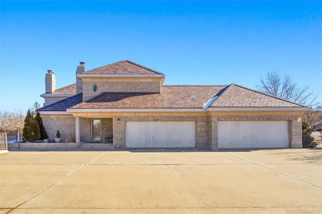 $2,400,000 | 9800 North Revere Avenue, Kansas City, MO 64154