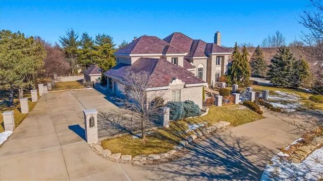 $2,400,000 | 9800 North Revere Avenue, Kansas City, MO 64154