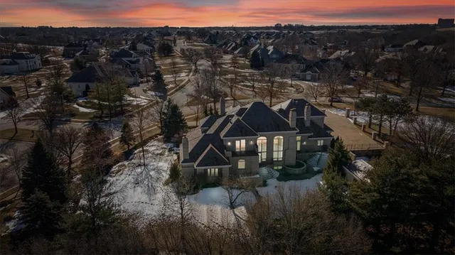 $2,400,000 | 9800 North Revere Avenue, Kansas City, MO 64154