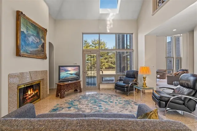 $2,400,000 | 9800 North Revere Avenue, Kansas City, MO 64154