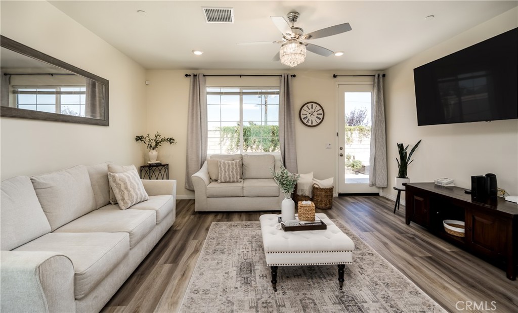 1919 Rodeo Drive Hemet, CA 92545 - Photo 7 of 24 The owner must be an interior decorator!